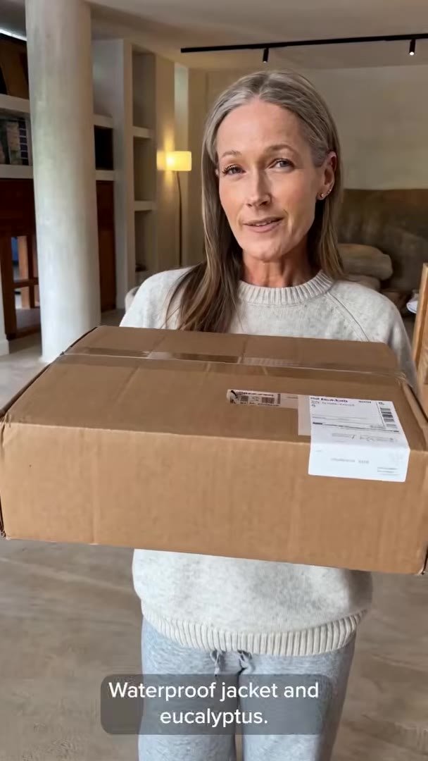 Apparel Brand, Unboxing. Spec work by Continental7.